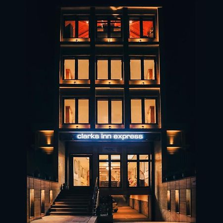 Clarks Inn Express, Dehradún Kültér fotó