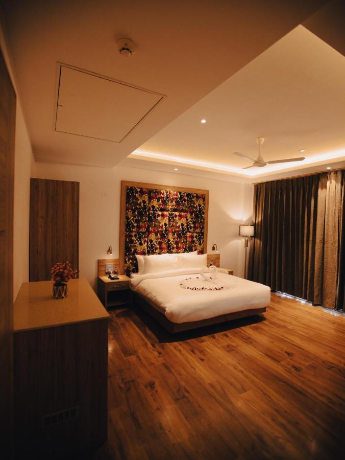 Clarks Inn Express, Dehradún Kültér fotó