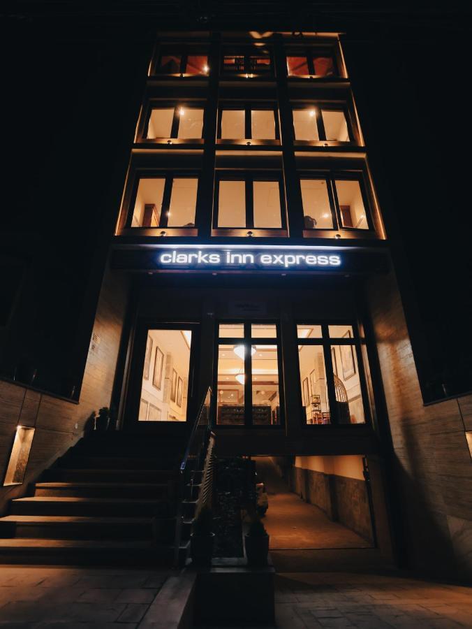Clarks Inn Express, Dehradún Kültér fotó