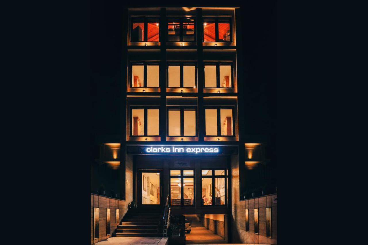 Clarks Inn Express, Dehradún Kültér fotó
